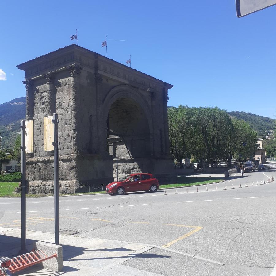 Appartamento Signorile Con Giardino Aosta Exterior photo